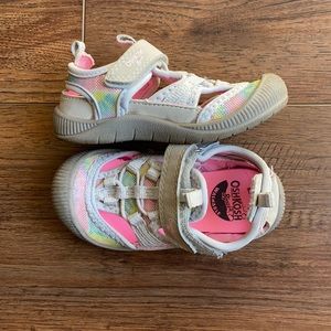 OshKosh Bumptoe Sandals (toddler girls US 7)